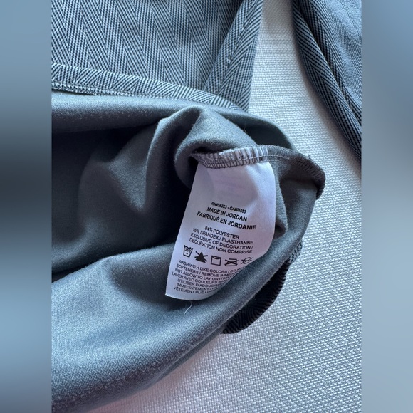 Nike ✔️Black Charcoal Stretch Quarter-Zip Pullover Therma Fit Top Sweater XS GUC - Picture 7 of 9